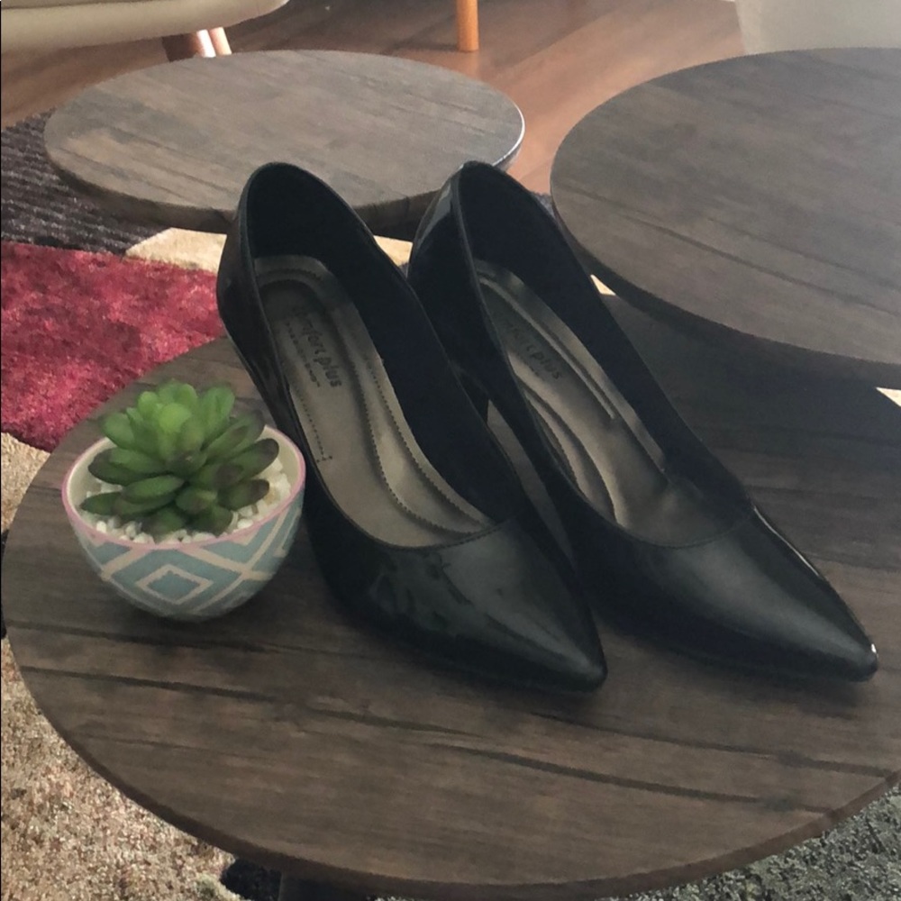 Comfort Plus shoes size 6.